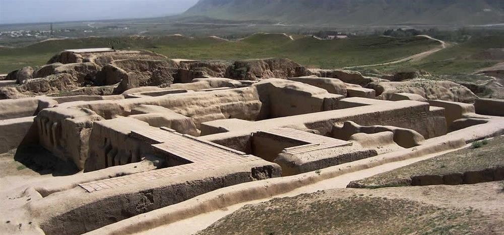 کاخ نسا از بناهای تاریخی ایران در دوران پارتی